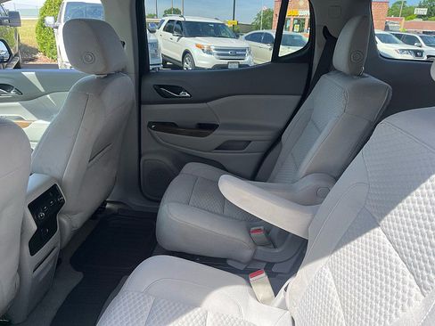 Used 2017 GMC Acadia SLE AWD/4WD image 17