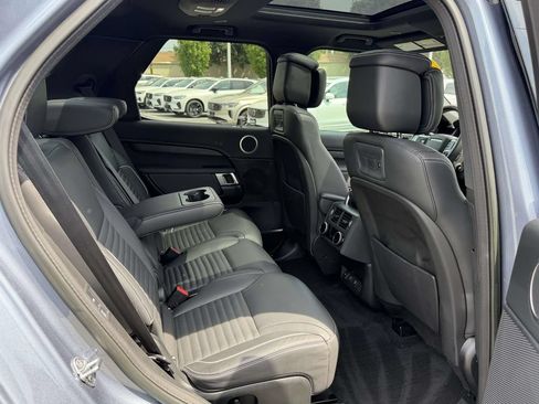 Used 2023 Land Rover Discovery Metropolitan Edition AWD/4WD image 19