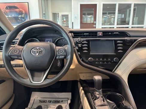 Used 2018 Toyota Camry LE FWD image 11