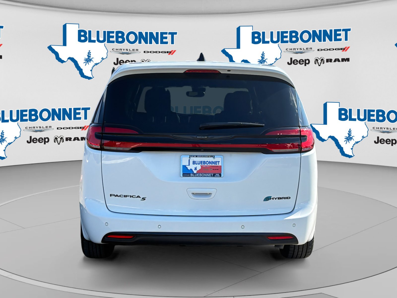 Used 2024 Chrysler Pacifica Limited FWD image 6