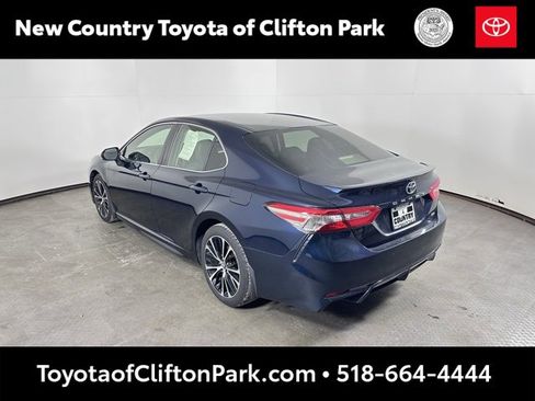 Used 2018 Toyota Camry SE image 5