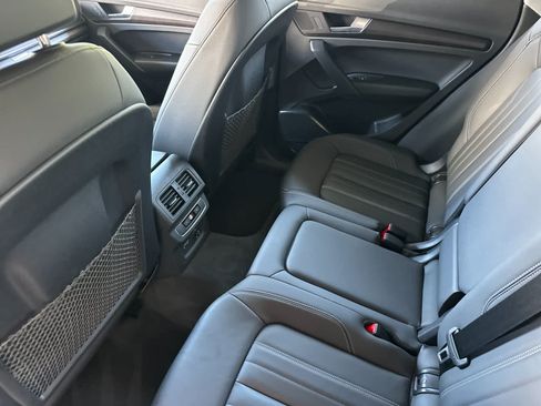 Used 2023 Audi Q5 2.0T Premium w/ Convenience Package AWD/4WD image 4