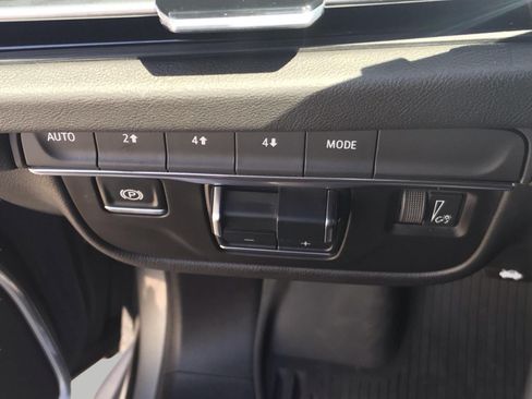 Used 2025 Cadillac Escalade ESV Premium Luxury AWD/4WD image 20