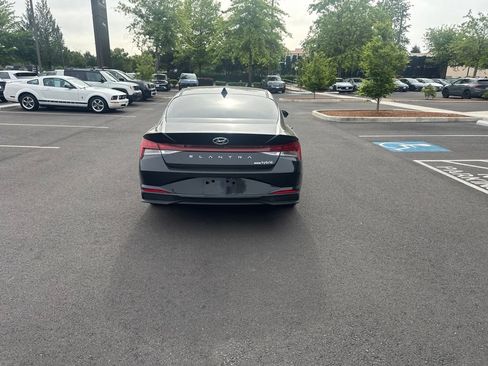 Certified 2023 Hyundai Elantra Blue FWD image 4