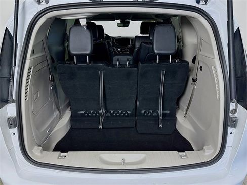 Used 2024 Chrysler Pacifica Select image 26