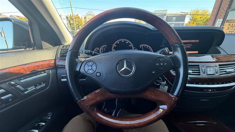 Used 2011 Mercedes-Benz S 550 4MATIC w/ Sport & Premium Pkgs image 35