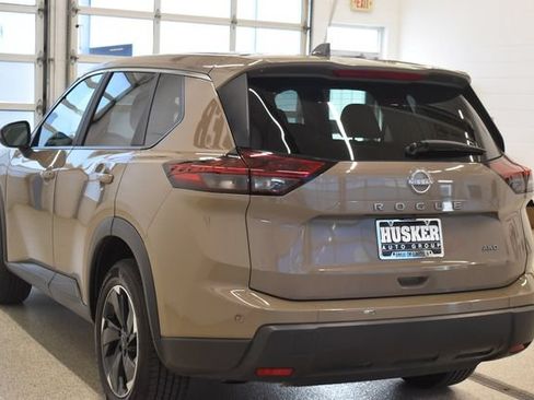 Used 2025 Nissan Rogue SV AWD/4WD image 10