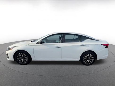 Used 2025 Nissan Altima 2.5 SV image 9