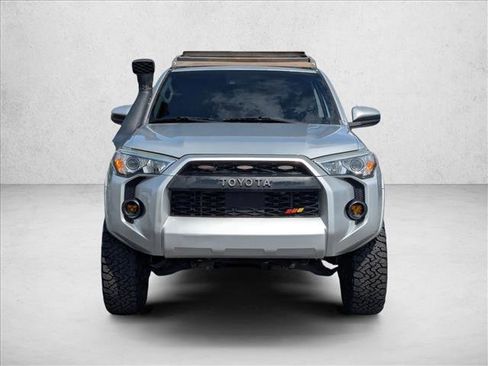 Used 2020 Toyota 4Runner SR5 AWD/4WD image 2