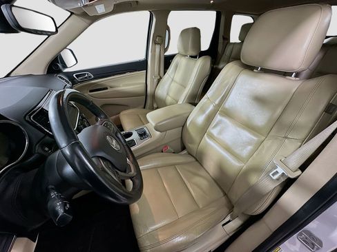 Used 2019 Jeep Grand Cherokee Limited image 18