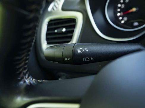 Used 2020 Jeep Compass Latitude FWD image 23