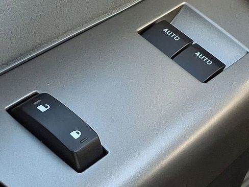 Used 2023 Ford F650 2WD Regular Cab Super Duty image 27