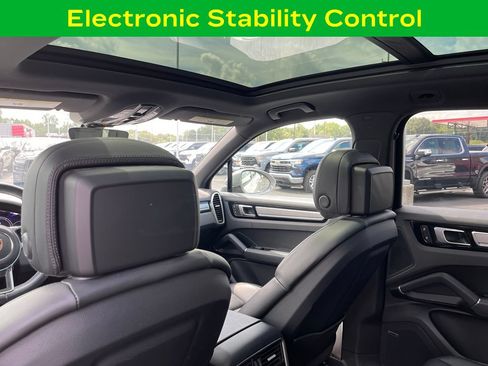 Used 2023 Porsche Cayenne Platinum Edition AWD/4WD image 14