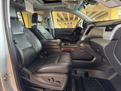 Used 2020 GMC Yukon XL SLT w/ Premium Edition image 27