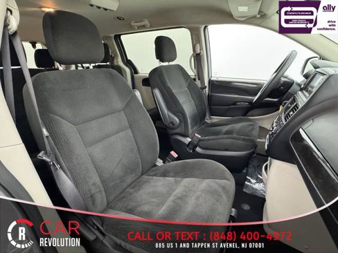 Used 2019 Dodge Grand Caravan SE w/ UConnect Hands-Free Group FWD image 40