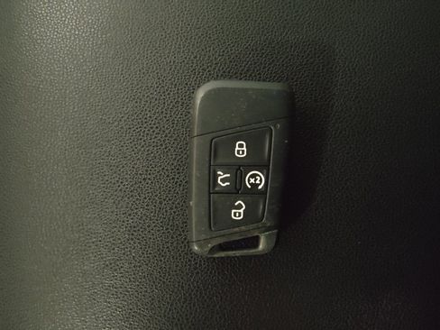 Used 2020 Volkswagen Atlas Cross Sport SEL image 32