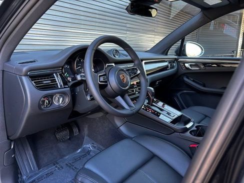 Certified 2026 Porsche Macan AWD/4WD image 4