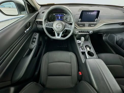 Used 2025 Nissan Altima 2.5 SV FWD image 9