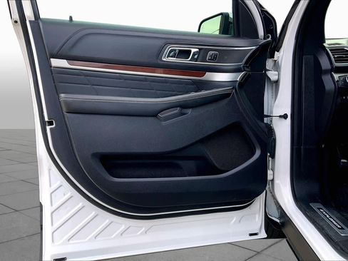 Used 2019 Ford Explorer Platinum AWD/4WD image 22