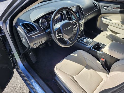 Used 2018 Chrysler 300 Limited w/ Safetytec Plus Group image 4