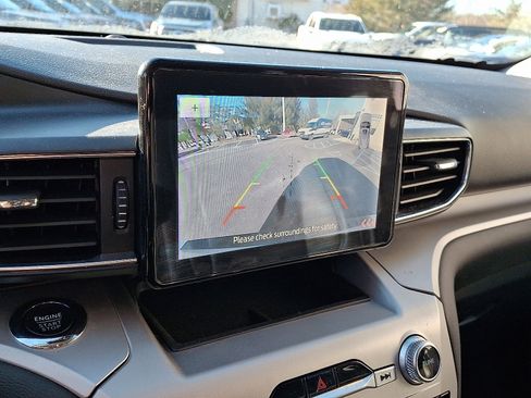 Certified 2022 Ford Explorer XLT w/ Equipment Group 202A image 19