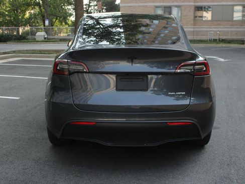 Used 2022 Tesla Model Y Long Range AWD/4WD image 8