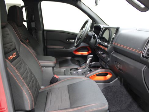 Used 2025 Nissan Frontier PRO-4X AWD/4WD image 24