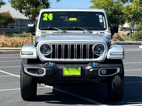 Used 2024 Jeep Wrangler Unlimited Sahara AWD/4WD image 7