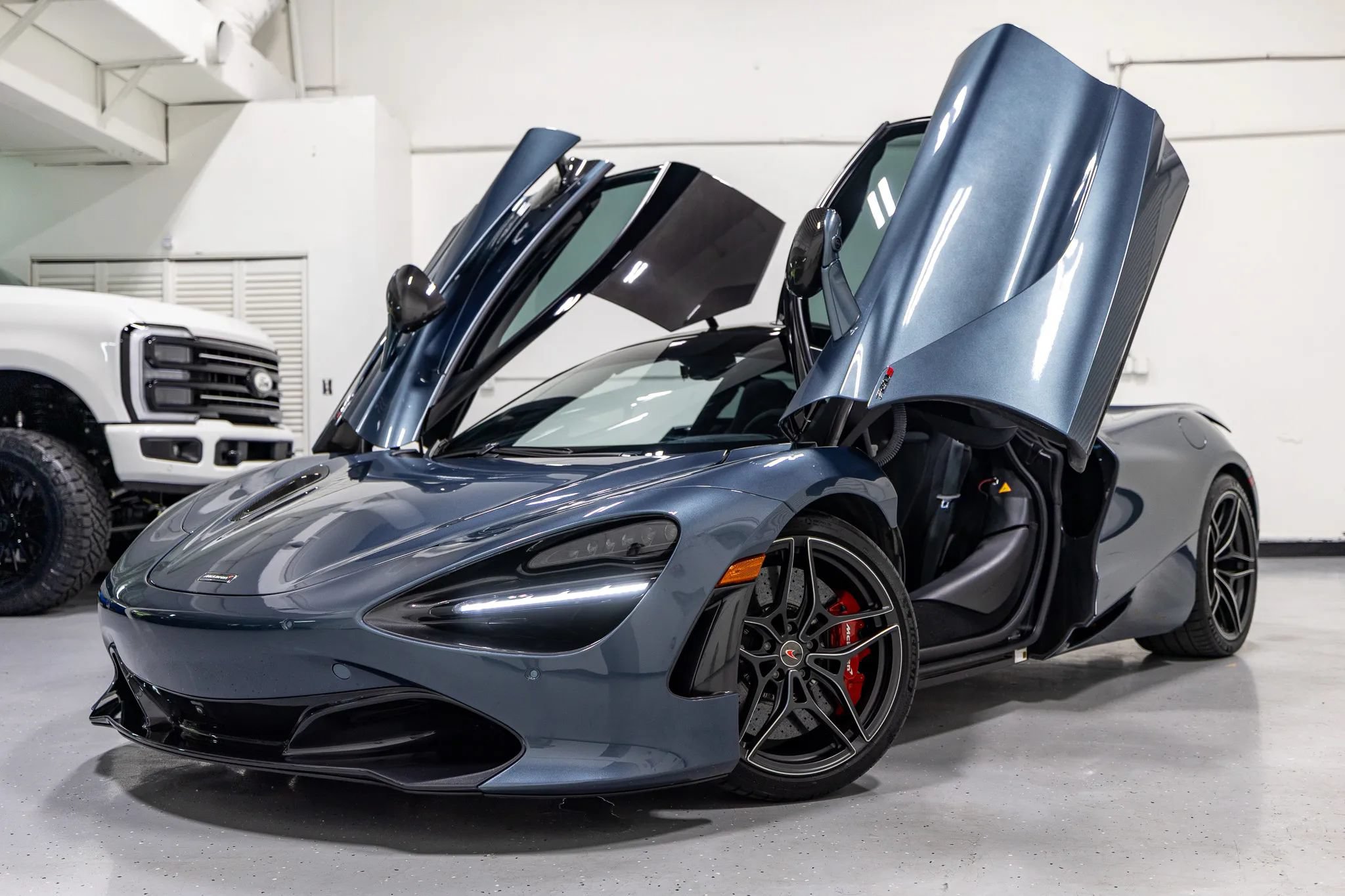 Used 2018 McLaren 720S Performance RWD image 4