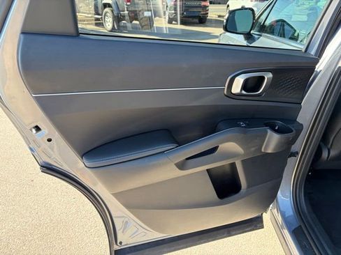 Used 2024 Kia Sorento S image 11