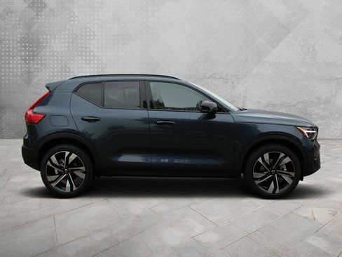 New 2026 Volvo XC40 B5 Ultra w/ Climate Package image 3