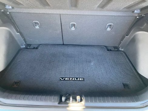 Used 2025 Hyundai Venue FWD image 11