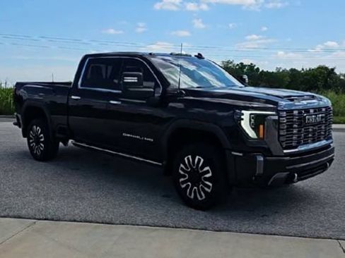 Used 2024 GMC Sierra 2500 Denali Ultimate AWD/4WD image 2