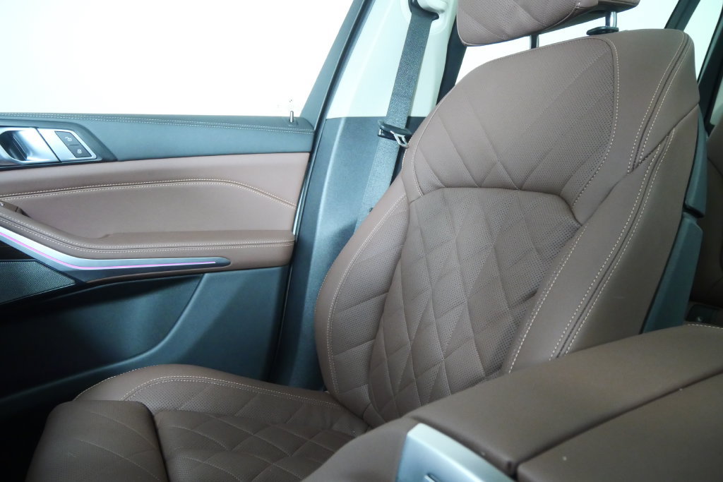 Certified 2024 BMW X7 xDrive40i AWD/4WD image 27