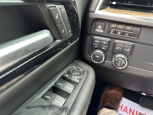 Used 2025 Chevrolet Tahoe High Country AWD/4WD image 32