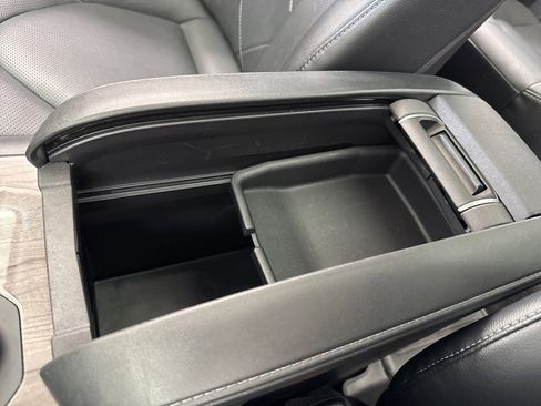 Used 2024 Toyota Highlander Platinum image 32