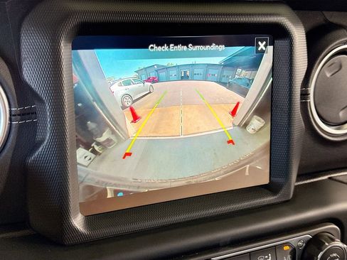 Used 2023 Jeep Wrangler Unlimited Sahara w/ Cold Weather Group AWD/4WD image 26