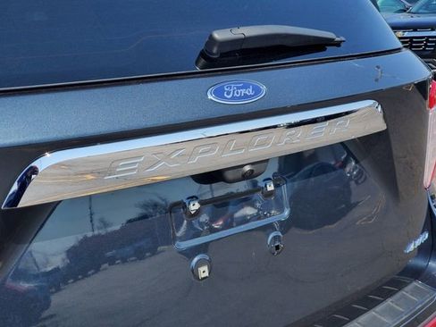 Used 2024 Ford Explorer XLT w/ Equipment Group 202A image 30