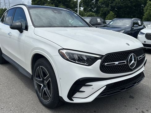 Used 2025 Mercedes-Benz GLC 300 4MATIC image 2
