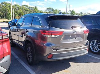 Used 2018 Toyota Highlander XLE video 2