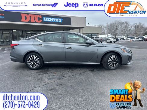 Used 2023 Nissan Altima 2.5 SV image 3
