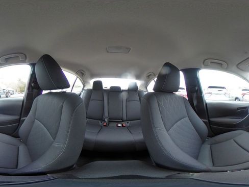 Used 2025 Toyota Corolla LE image 42