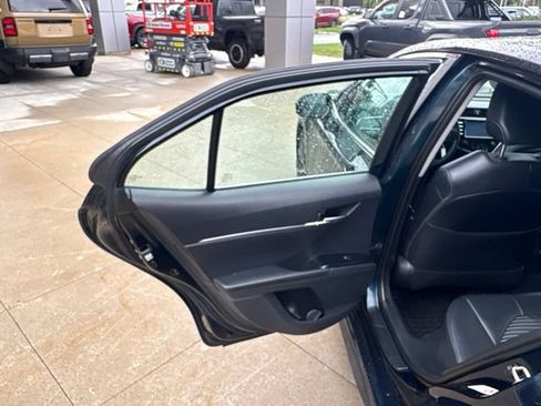 Used 2018 Toyota Camry SE FWD image 25