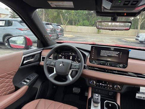 New 2025 Mitsubishi Outlander SEL image 24