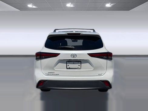 Used 2023 Toyota Highlander XLE image 10