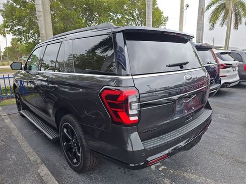 Used 2022 Ford Expedition Limited RWD image 4