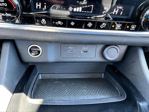 Used 2023 Nissan Rogue SV w/ SV Premium Package image 26