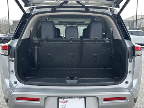 Certified 2025 Nissan Pathfinder SL w/ SL Premium Package image 19