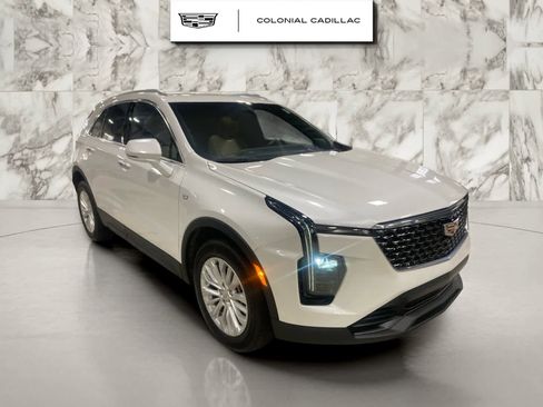 Used 2024 Cadillac XT4 Luxury w/ Cold Weather Package image 6