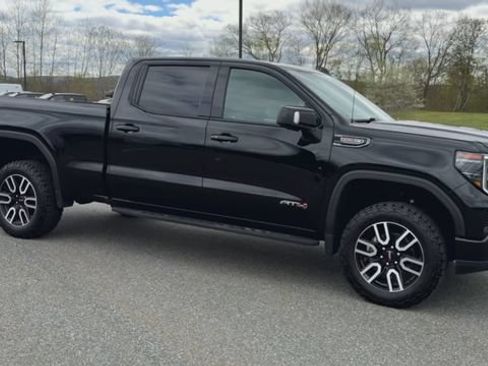 Used 2022 GMC Sierra 1500 AT4 w/ AT4 Premium Package AWD/4WD image 2